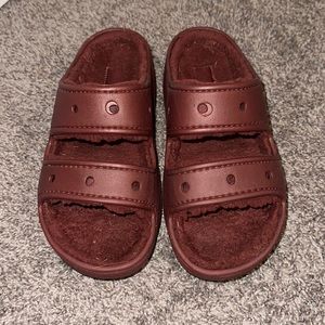 sherpa crocs sz 7w